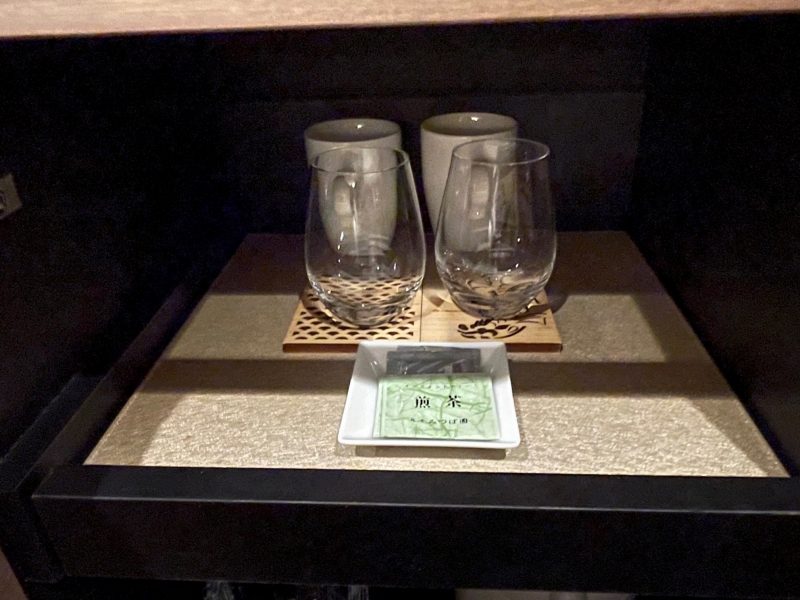ダイワロイネットホテル名古屋太閤通口のグラス、コップ、煎茶のアニメティ