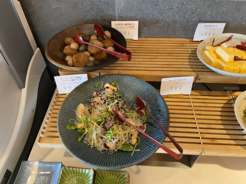 ホテルエミオン京都のベトナム風サラダ・玉こんにゃくの旨煮