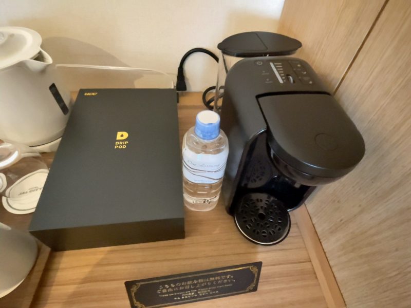 ホテルJALシティ名古屋錦のネスプレッソマシン、水、カプセル