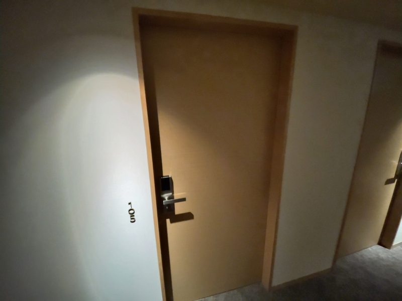 ホテルセンレン京都東山清水の客室扉