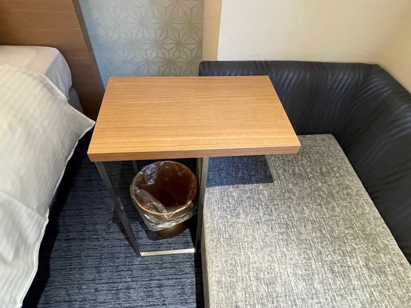 ホテルビスタ名古屋【錦】のサイドテーブル