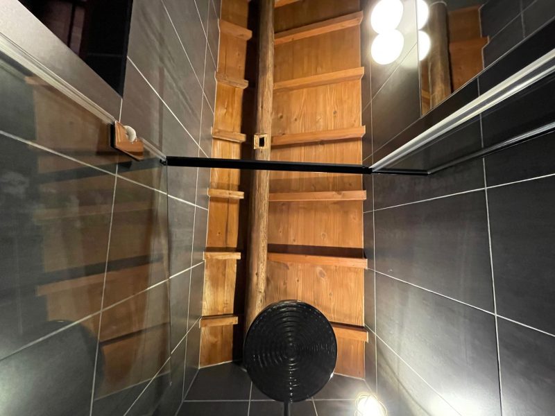 Nazuna京都御所のシャワールーム天井