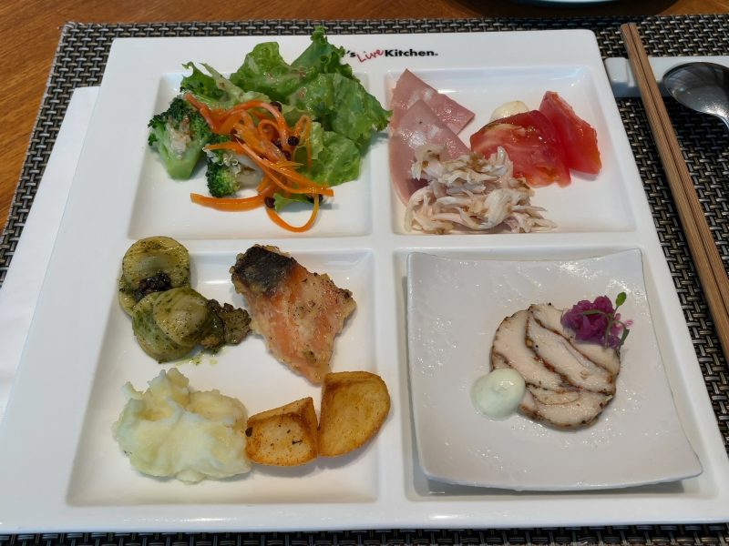 ストリングスホテル名古屋の朝食を実際に盛り付けた写真1