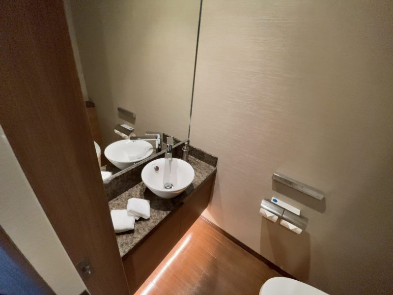 ストリングスホテル名古屋のトイレ洗面所