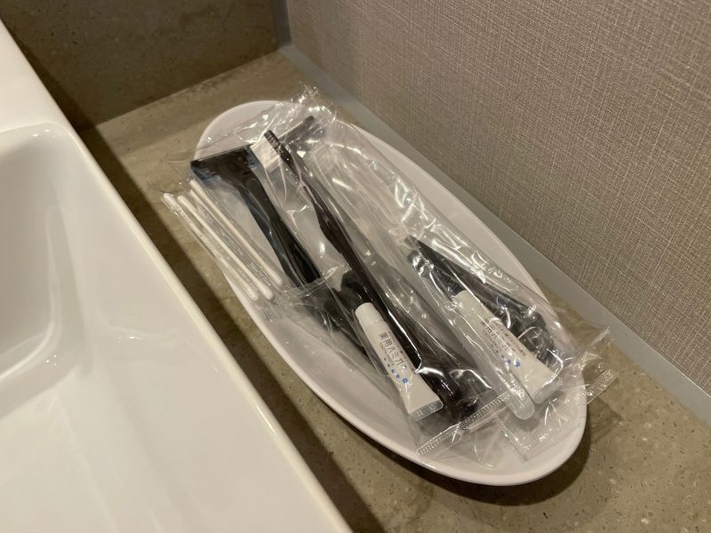 ホテルフォルツァ名古屋栄の歯ブラシセット、カミソリ、綿棒