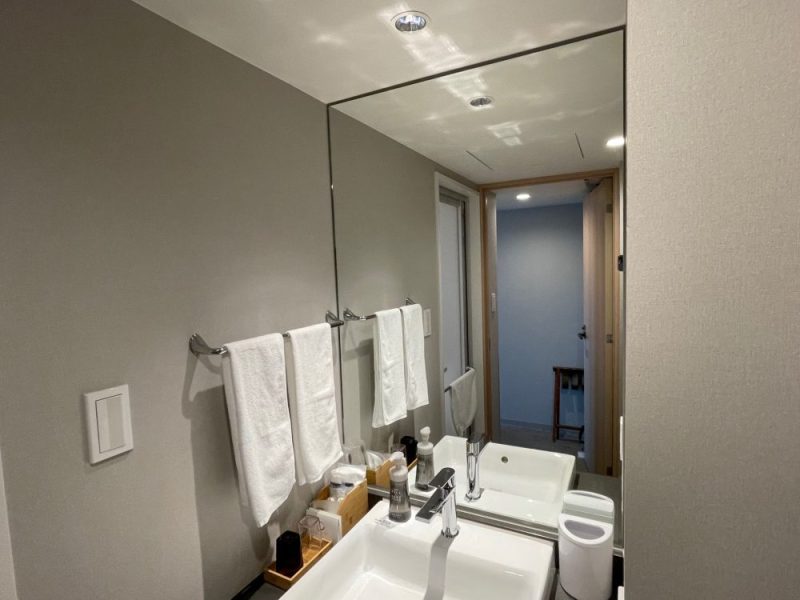 西鉄ホテルクルーム名古屋の洗面所の鏡