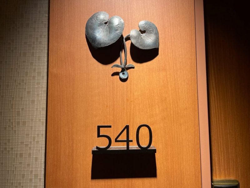 リーガロイヤルホテル京都の客室番号プレートオブジェ