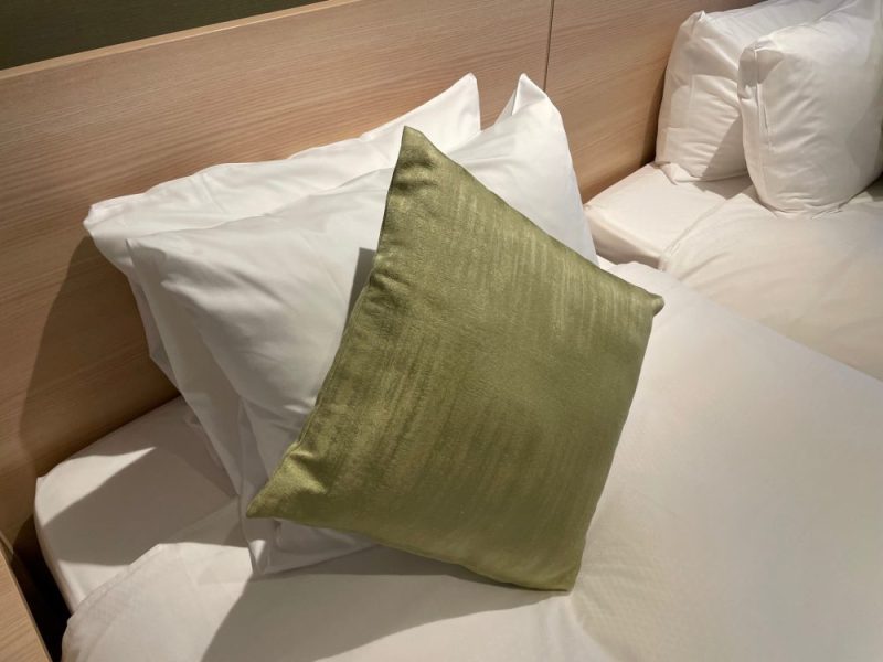 ホテルビスタプレミオ京都和邸のベッド枕