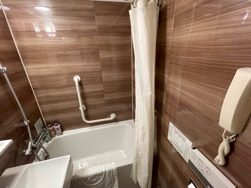 ホテルモントレル・フレール大阪のお風呂のカーテン