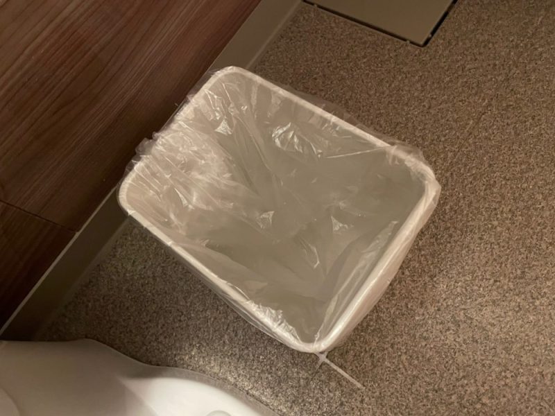 ホテルモントレル・フレール大阪の洗面所ゴミ箱
