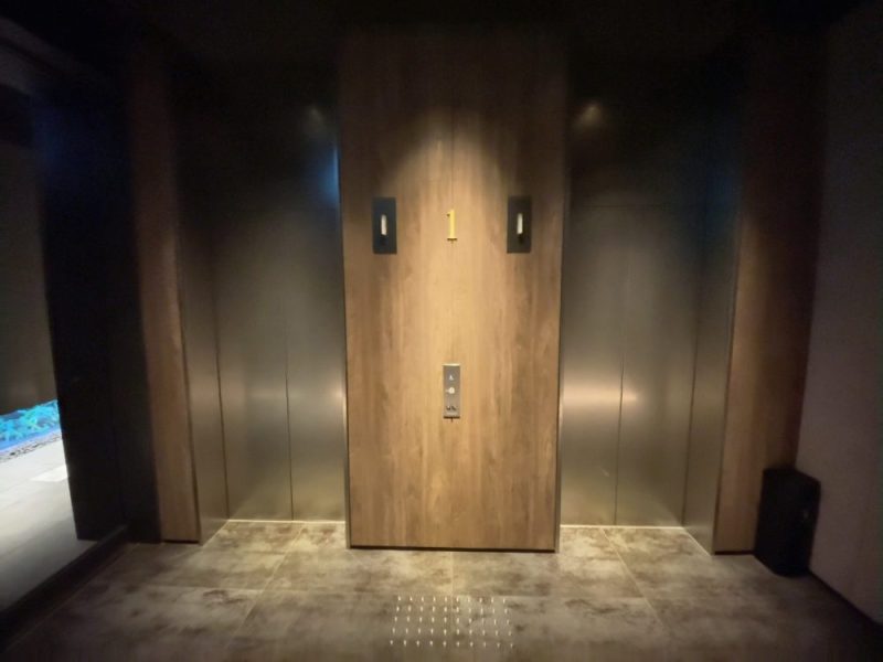 ホテルリソルトリニティ大阪のエレベーターホール3
