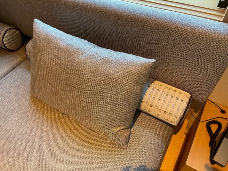 アゴーラ京都烏丸のソファー枕と抱き枕