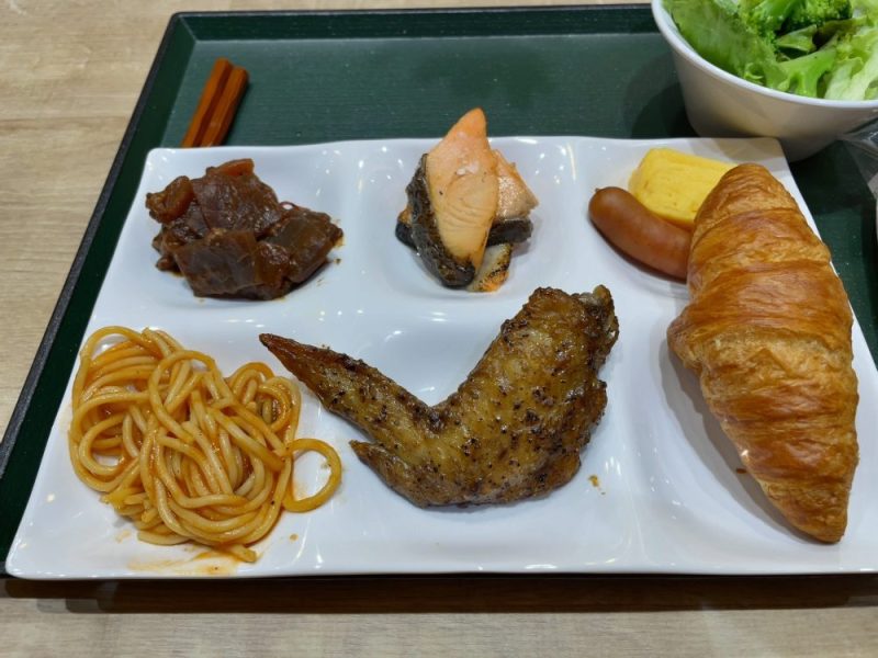 スーパーホテルプレミア名古屋天然温泉桜通口の実際に盛り付けた朝食2