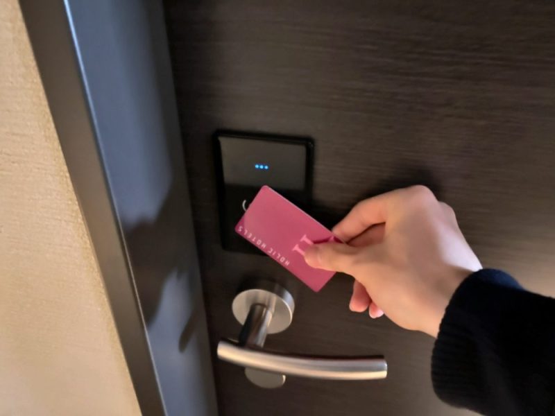 梅田ホリックホテルの客室解錠方法