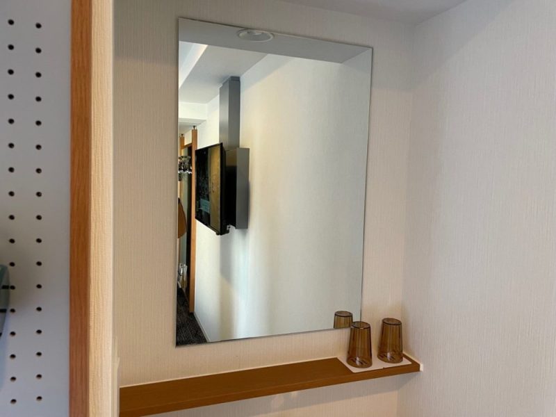 梅田ホリックホテルの洗面所鏡