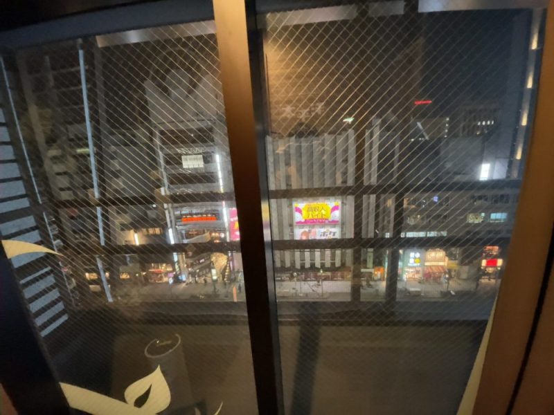 豪華カプセルホテル安心お宿プレミア名古屋栄店の窓
