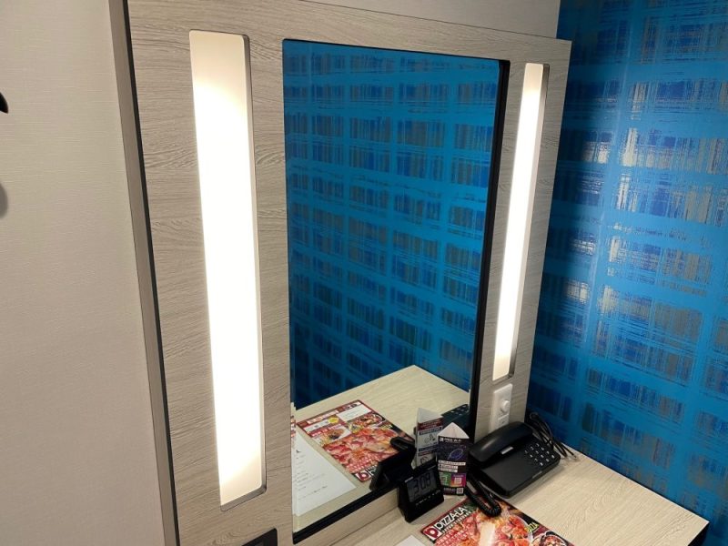 グリーンリッチホテル名古屋錦のデスク鏡