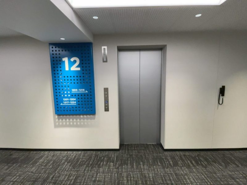 イビススタイルズ名古屋の12階エレベーターホール
