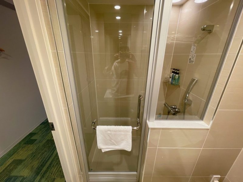 アーバンホテル京都五条プレミアムのシャワールーム扉