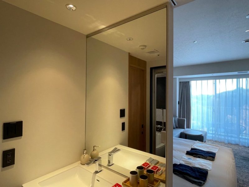 梅小路ポテル京都の洗面所鏡
