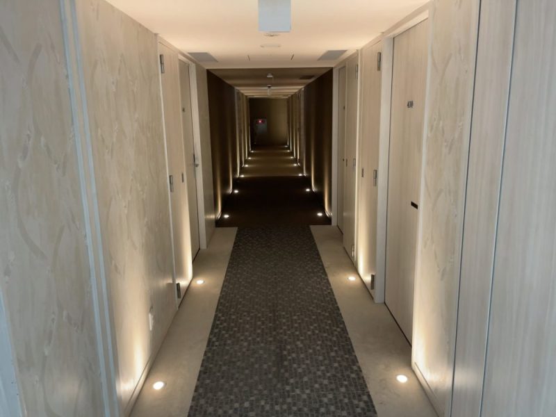 Nホテルの客室廊下