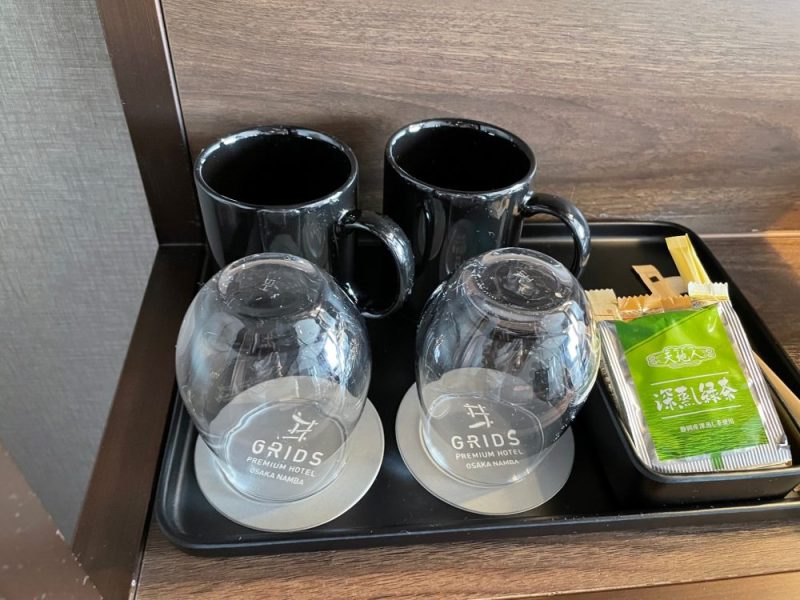 グリッズプレミアムホテル大阪なんばのカップとグラス