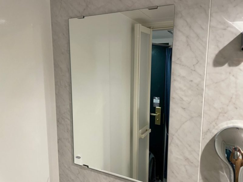 ホテルプリズムの洗面所鏡